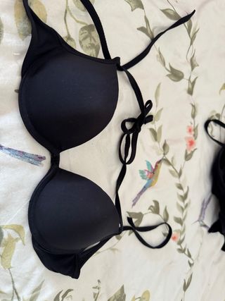 Top bikini negro