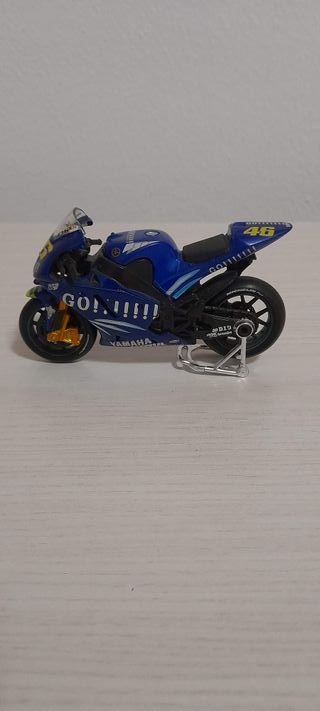 Modellino Moto Yamaha YZR-M1 46 Valentino Rossi