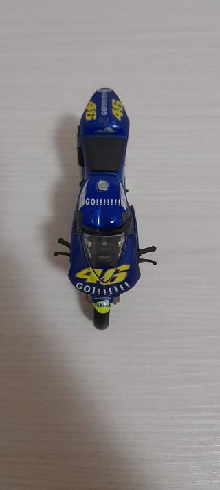 Modellino Moto Yamaha YZR-M1 46 Valentino Rossi