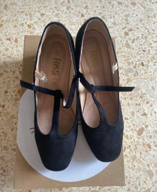 Zapatos negros tacón bajo