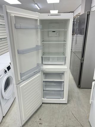 Nevera combi blanca balay 
No Frost energía A+
