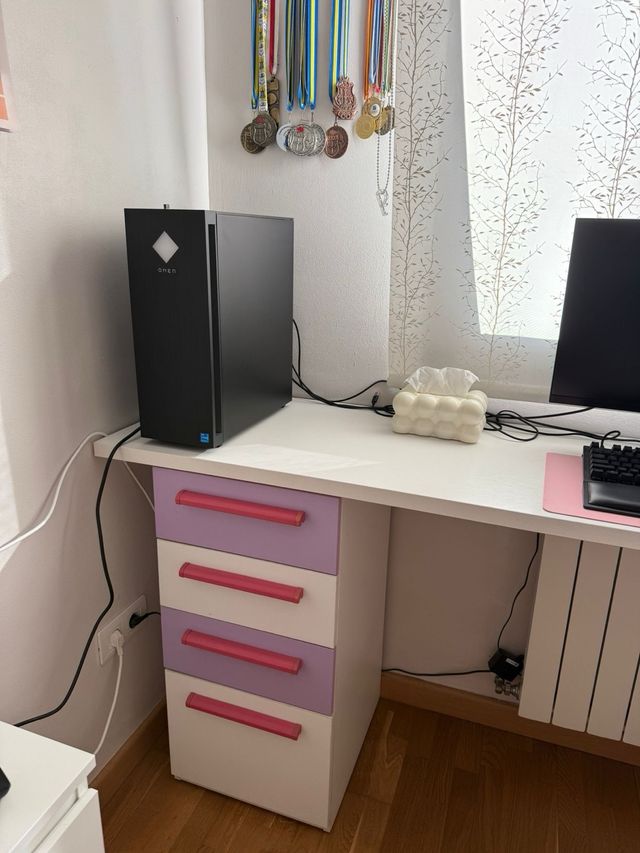 Escritorio blanco y rosa - Mesa estudio