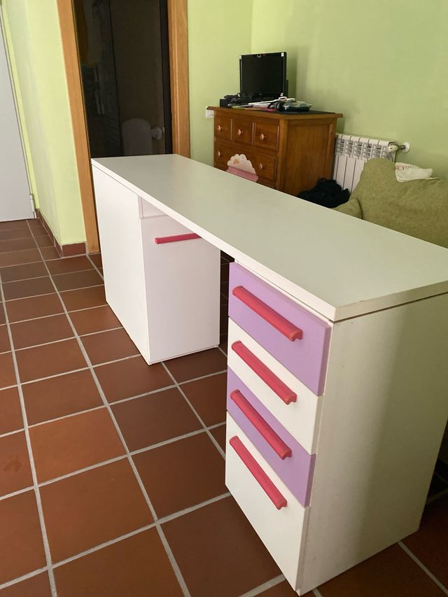 Escritorio blanco y rosa - Mesa estudio