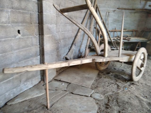 Carro madera antiguo