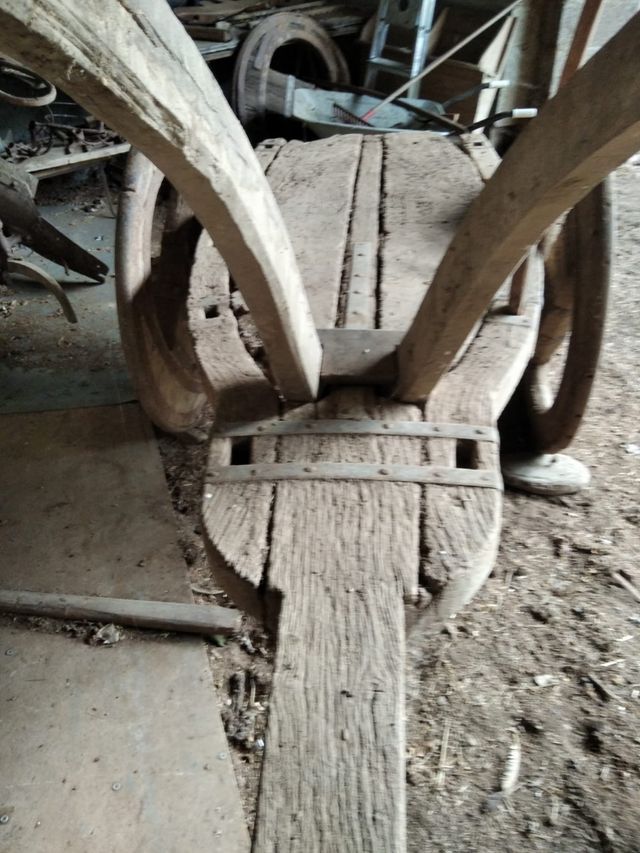 Carro madera antiguo