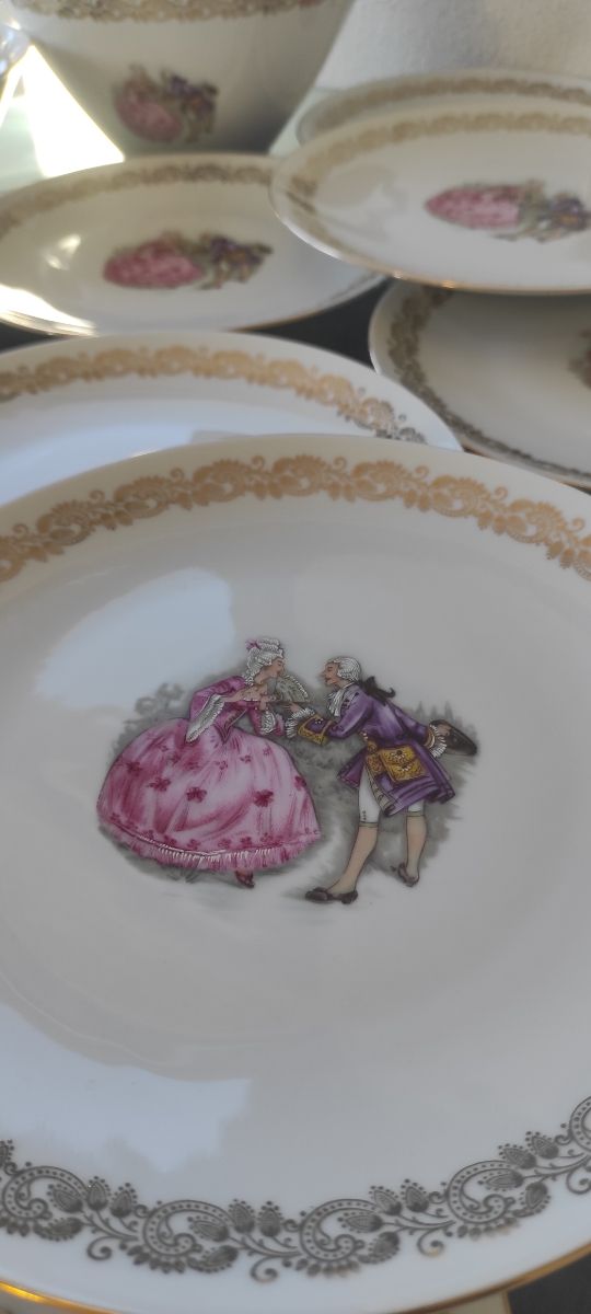 Servicio platos porcelana dorados