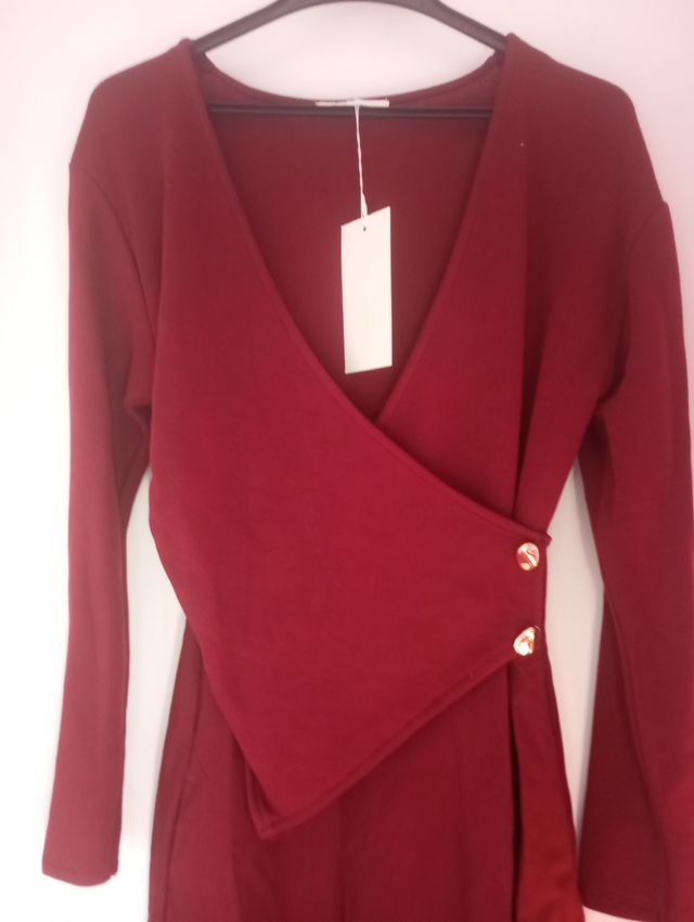 Vestido burdeos cruzado