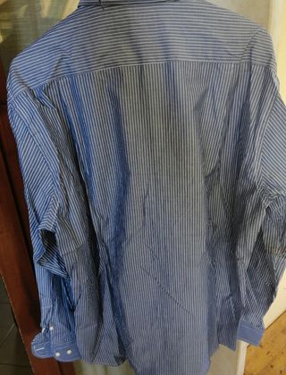 Camicia blu a righe