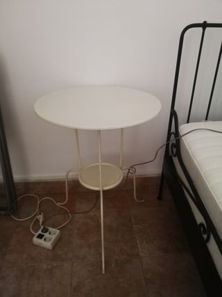 Mesa auxiliar Ikea blanca 50cm