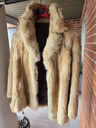 Abrigo y Chaquetón piel lobo asiático beige