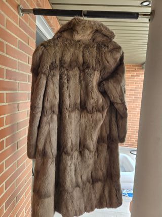 Abrigo y Chaquetón piel lobo asiático beige