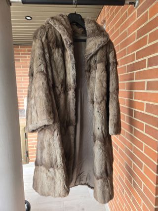 Abrigo y Chaquetón piel lobo asiático beige