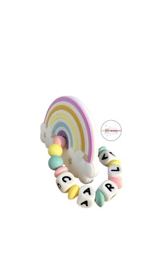 Mordedor arcoiris + pulsera personalizada