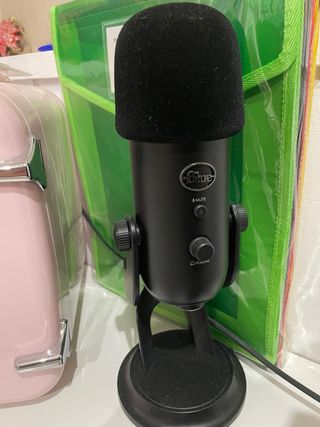 Micrófono Blue Yeti USB con anti-pop incorporado