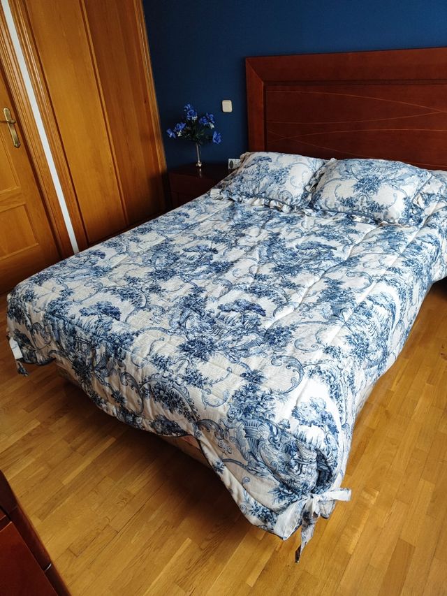 lámparas mesilla y techo con forma floral