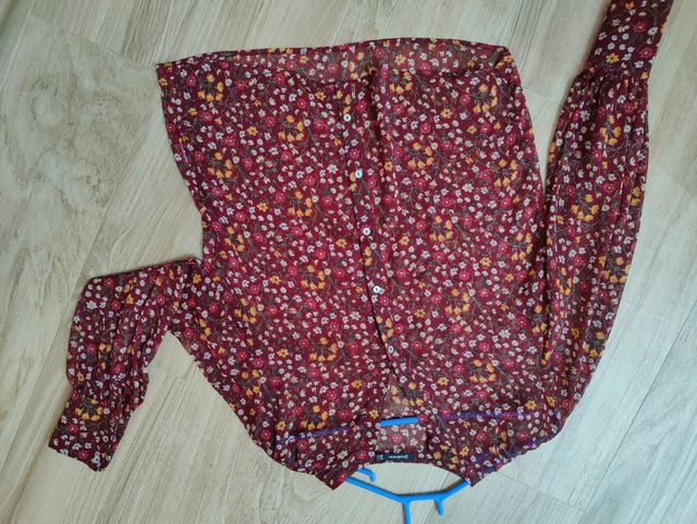 Blusa floral roja