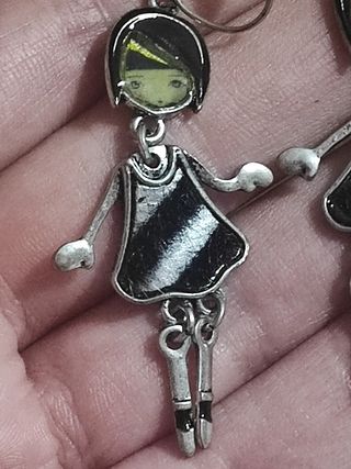 Pendientes muñeca