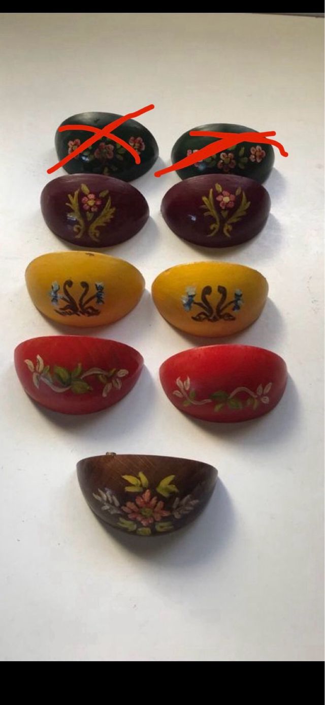 Pomos de madera pintados a mano