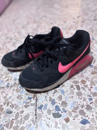 Zapatillas Nike negras y rosas