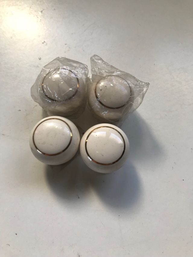 Lote 4 Pomos de Porcelanas