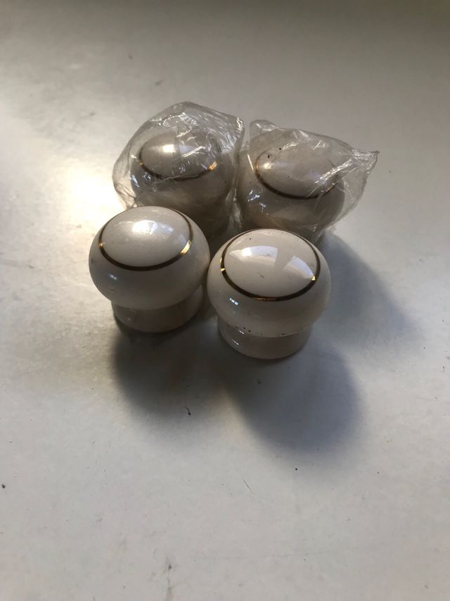 Lote 4 Pomos de Porcelanas