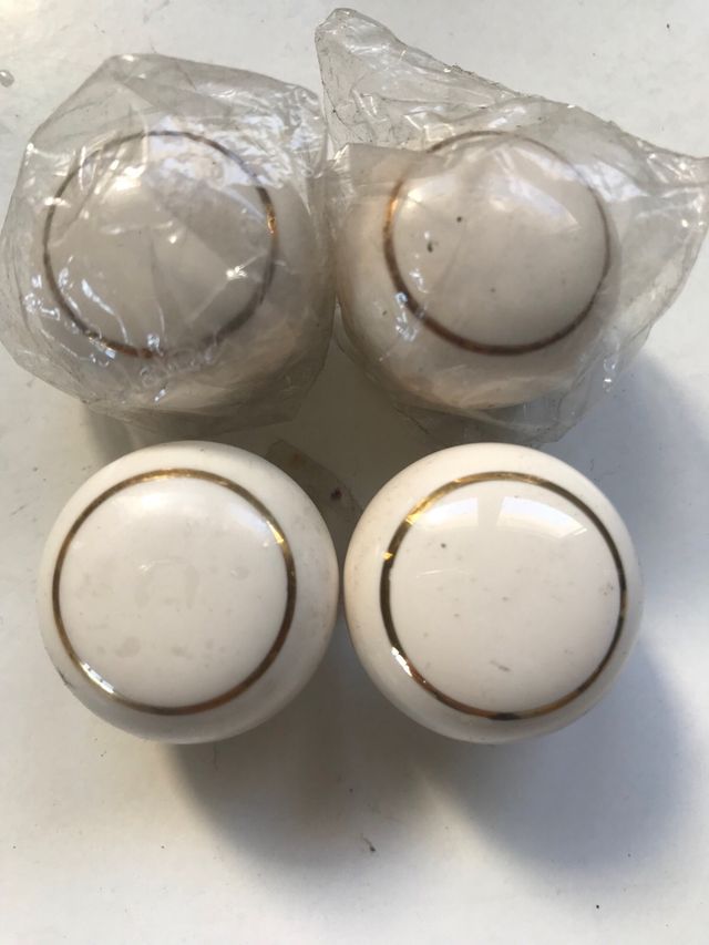 Lote 4 Pomos de Porcelanas