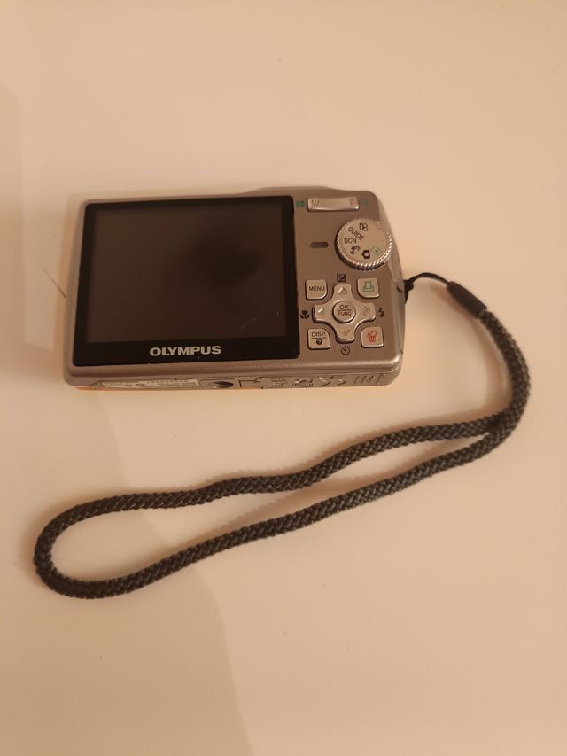 Olympus µ700 - Fotocamera digitale da 7,1 MP