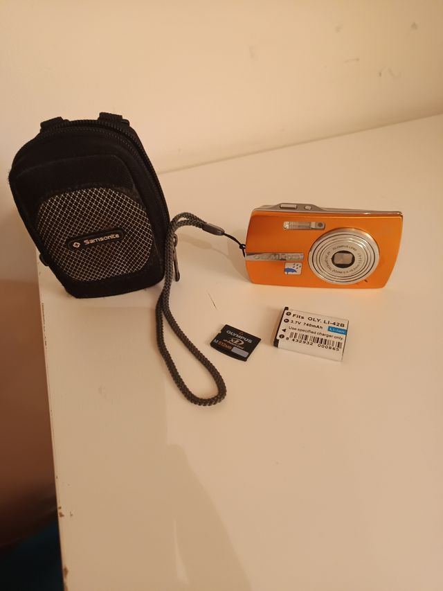 Olympus µ700 - Fotocamera digitale da 7,1 MP