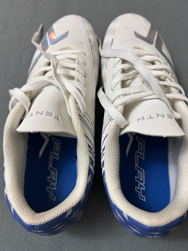 Botas fútbol Tenth blancas . se han usado una vez