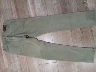 Pantalones pitillo verde oliva