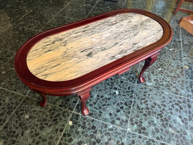 Mesa ovalada mármol-madera