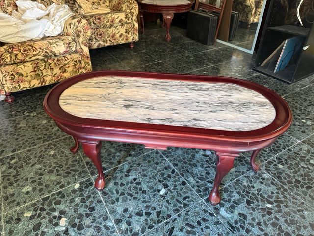 Mesa ovalada mármol-madera