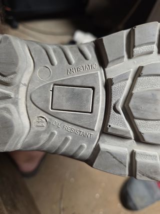 Dos pares de Zapatos de seguridad tallas  41 y 43