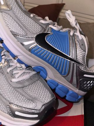 Zapatillas Nike Zoom Vomero 5 - Azul y gris