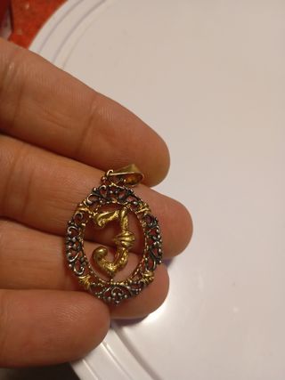 Colgante Letra J - Dorado y Plata