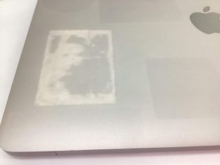 portatil apple apple macbook pro core i7 3.3 13 touchbar (2016) (a1706)