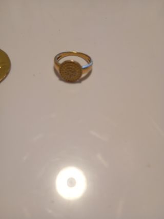 Medalla Virgen María dorada