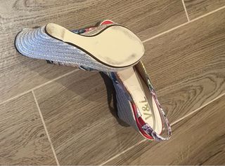 Sandalias cuña Victorio & Lucchino multicolor