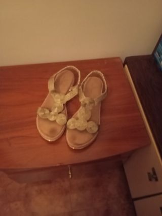Zapatos cuña negros y marrones