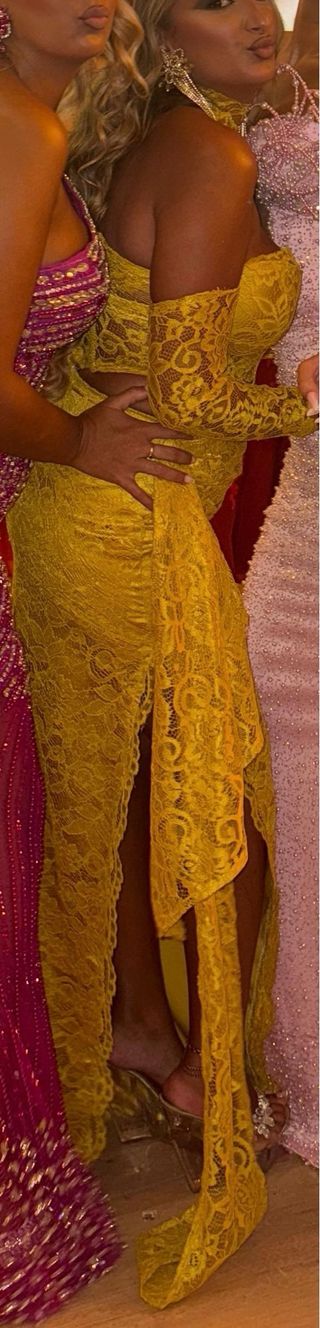 Vestido fiesta amarillo encaje