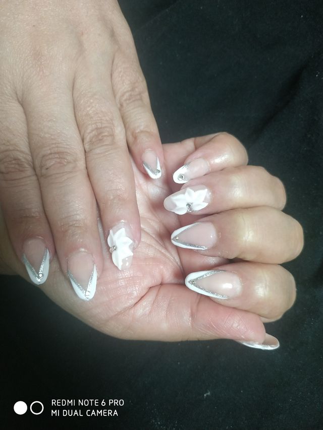 Uñas acrílicas esculpidas