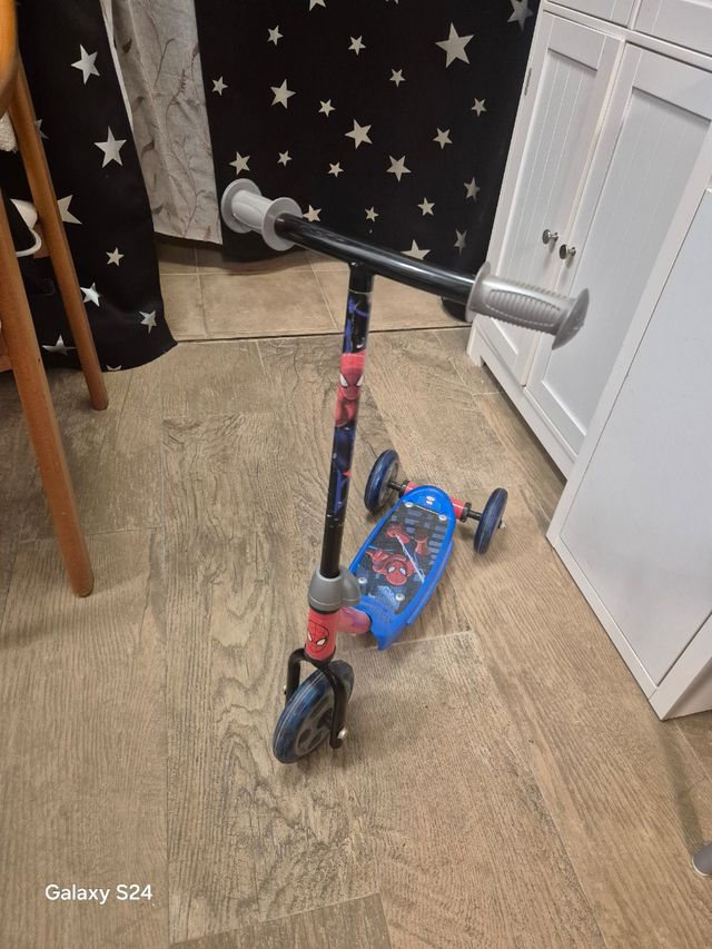 Scooter infantil Homem-Aranha