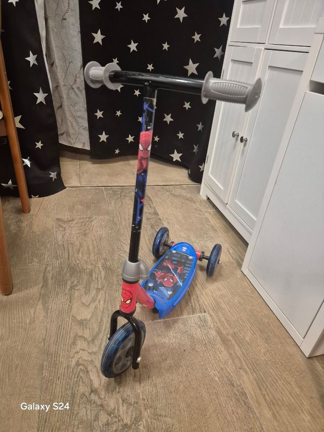Scooter infantil Homem-Aranha
