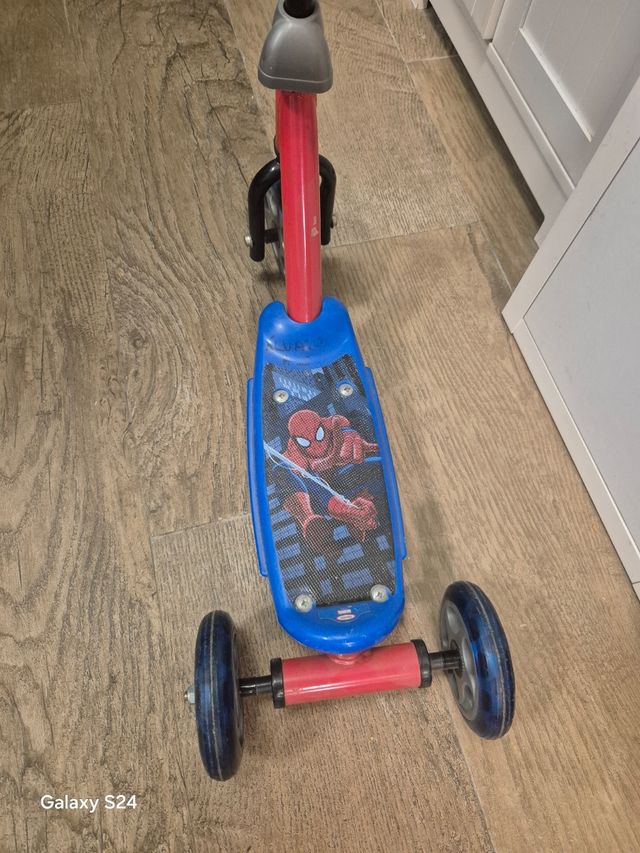 Scooter infantil Homem-Aranha
