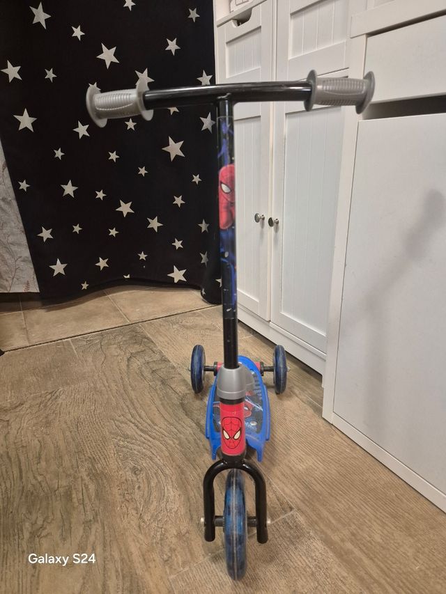 Scooter infantil Homem-Aranha
