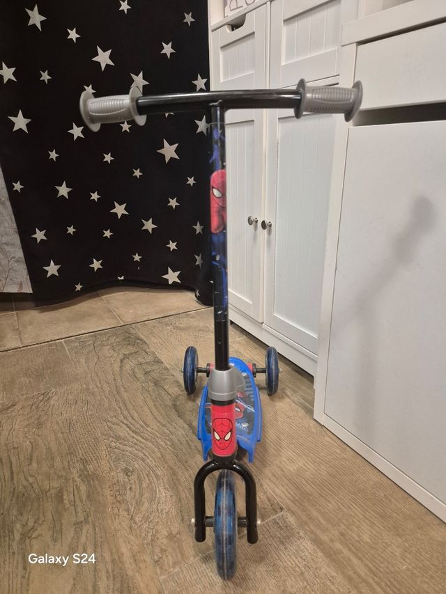 Scooter infantil Homem-Aranha