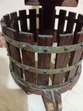 Botellero antiguo de madera