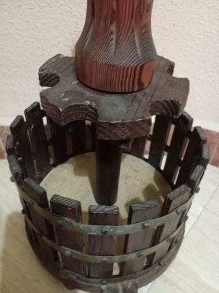 Botellero antiguo de madera
