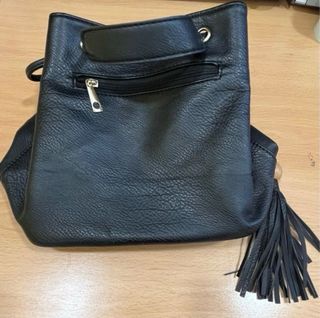 Mochila negra pequeña