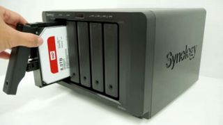 Synology 1515 NAS (5 bahías) + 5 discos WD Red 4T